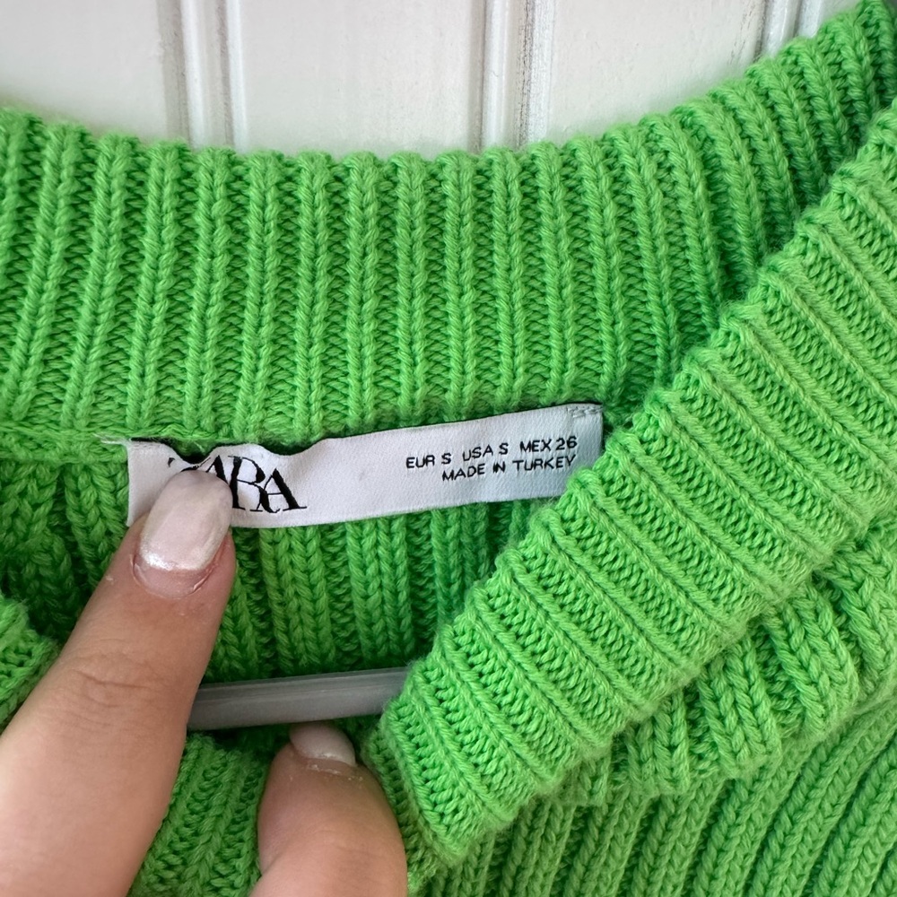 Zara Cropped Sweater - Picture 2 of 3